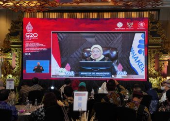 Mahasiswa Pendidikan Bahasa Inggris Presentasi di 1st International Conference on Manpower and Sustainable Development