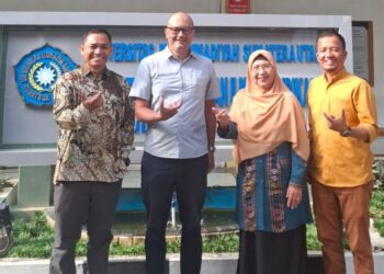 English Education Study Program of FKIP UMSU Holds Farewell Party for RELO Instructor William Vickery